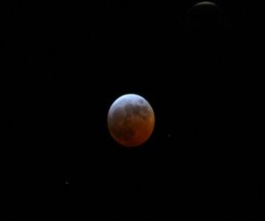 Henley Lunar Eclipse @ 22:58:35